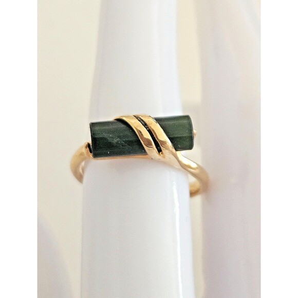 Avon Jewelry - Vintage 1978 Avon's Captured Jade Ring GE - Real Jade - Size 5.75 - Signed